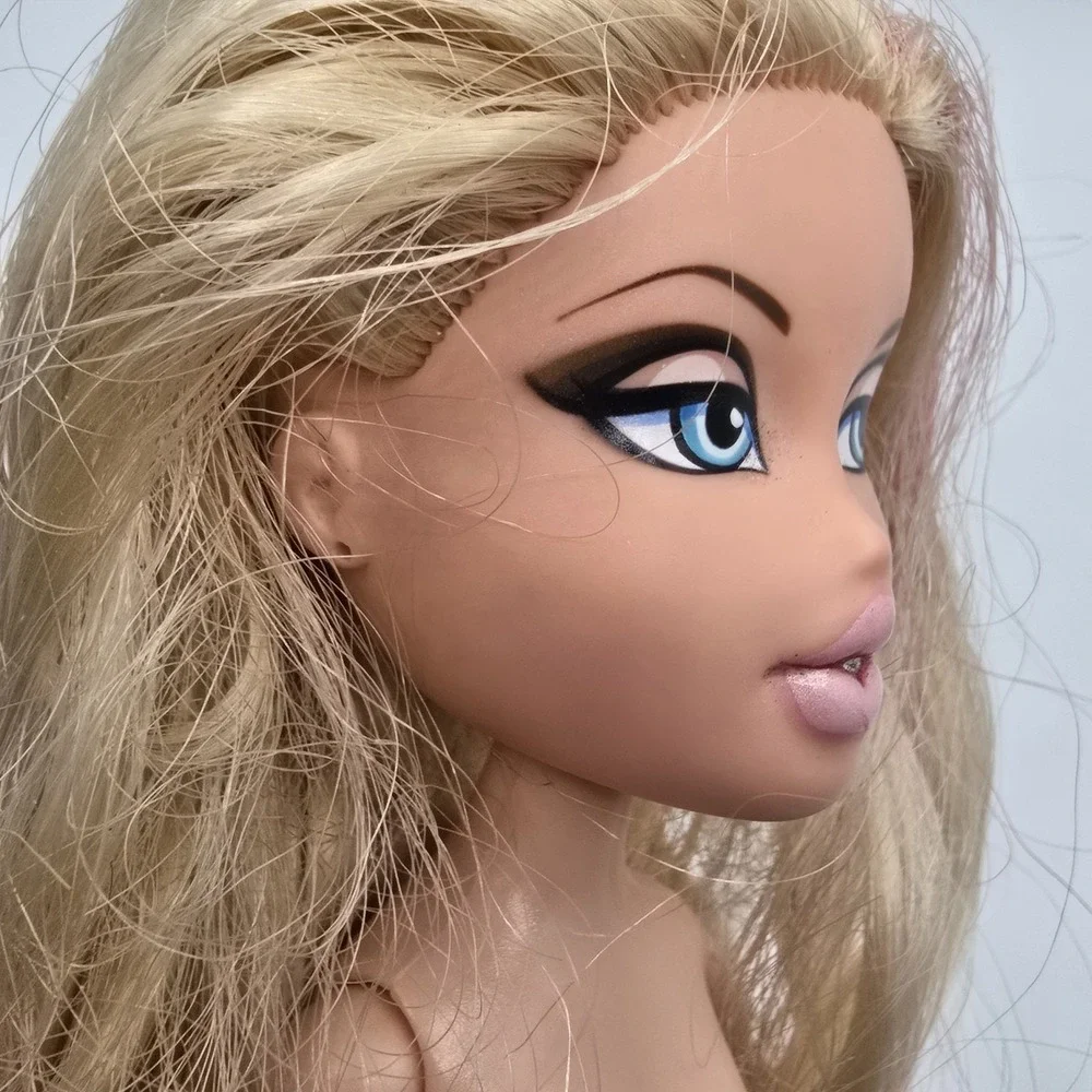 MGA BRATZ All Glammed Up Designer Streaks Cloe - Pink Hair Streaks - Nude